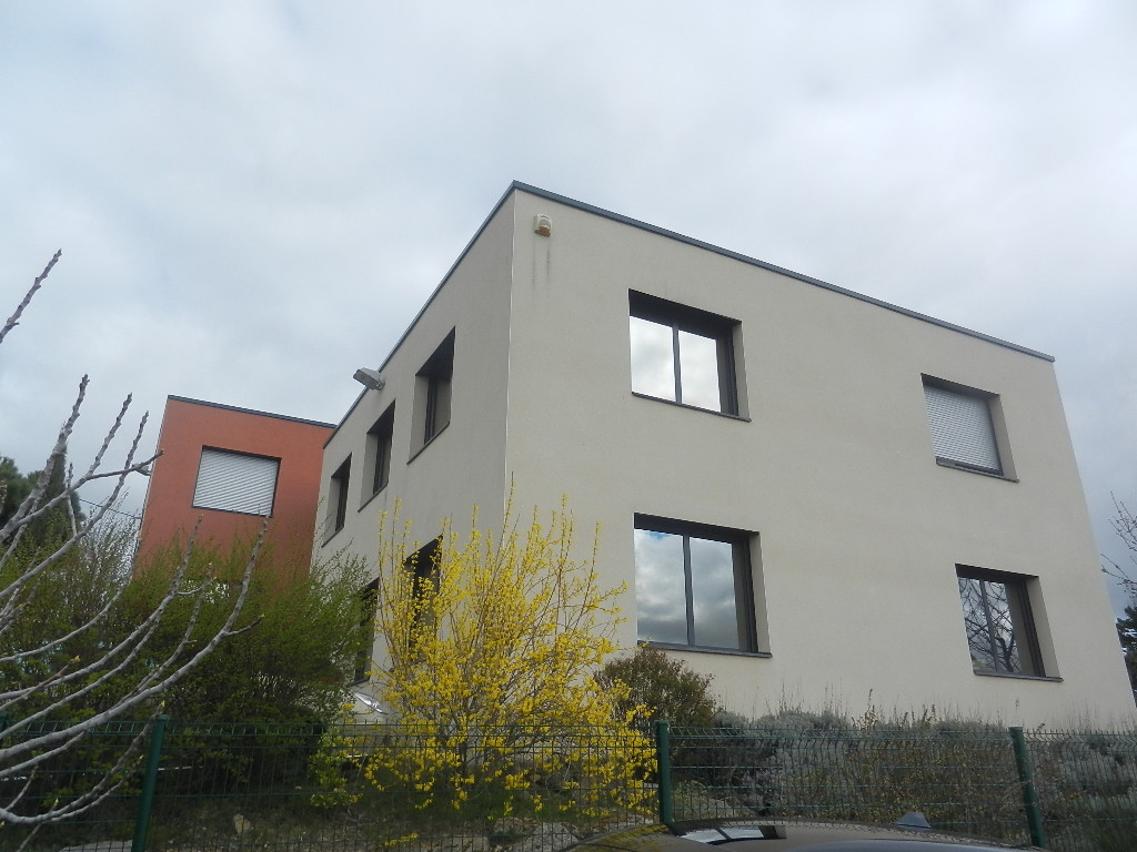 A Louer Bureaux De 30 M Avec Places De Parking A Vaugneray